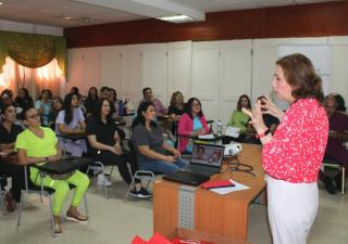 Imparten docencia para personal de Salud Bucal