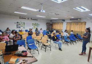 Capacitan a manipuladores de alimentos en Almirante, Bocas del Toro