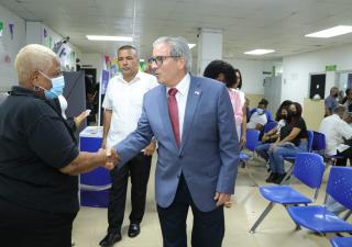 Autoridades recorren centro de salud Emiliano Ponce y analizan proyecciones