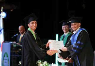 Ministro de Salud participa en la graduación de 85 profesionales de la medicina de la Universidad de Panamá