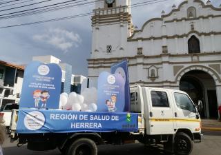 Con una caravana, profesionales difunden mensaje de prevención de enfermedades bucales
