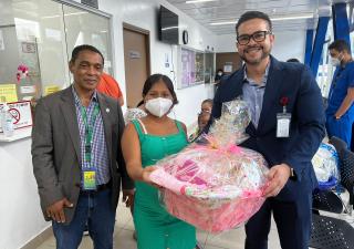 En instalaciones de salud llevan alegría a madres y sus recién nacidos
