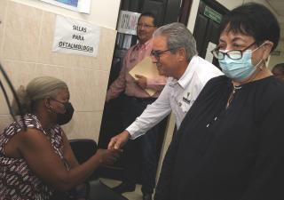 Ministro de Salud realiza visita sorpresa a instalaciones médicas de la región Metropolitana