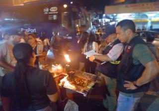 Minsa realizó operativo nocturno en el desfile de antorchas en fiestas del distrito de La Chorrera