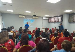 Capacitan a docentes del colegio Abel Bravo sobre la prevención del suicidio