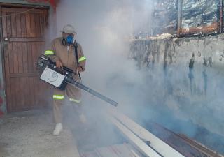Realizan  operativo contra el dengue en José Domingo Espinar
