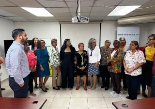 Funcionarios de REGES en la Metropolitana de Salud son homenajeados por su trayectoria laboral