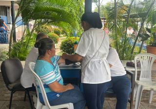 Minsa ofrece servicios de salud en feria parroquial 