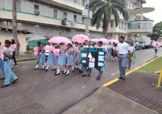 Región de salud de Colón cierra con caminata mes contra el cáncer