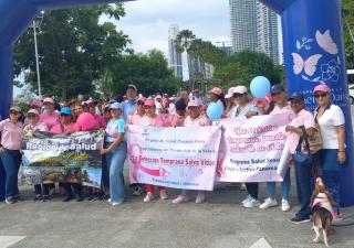 Región de Salud de Panamá Oeste dijo presente durante la "Caminatón" en el cierre del mes de la cinta rosada y celeste