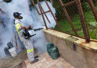 Vectores en Panamá Norte nebulizan áreas afectadas por las lluvias