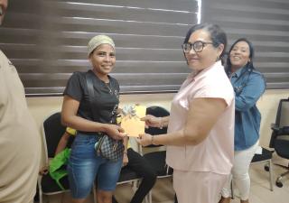 Región de salud de Colón lleva alegría a una familia en navidad