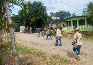 Equipo de vectores realizan nebulización en las comunidades con casos de dengue