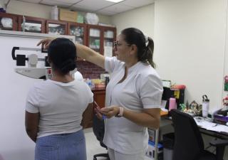 Realizan feria de salud para conmemorar los 18 años del Centro de Salud de Santiago