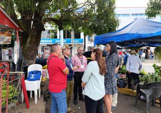 Verifican establecimientos de expendio de alimentos en la Avenida Central de Santiago 