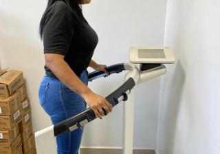 Prueba de bioimpedancia para determinar el estado nutricional de un paciente  