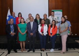 Periodistas participan en taller sobre regulación farmacéutica