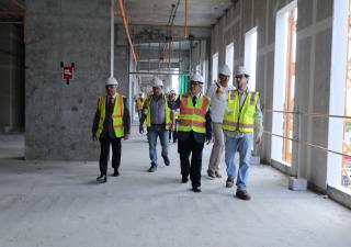 Ministro de Salud realiza recorrido en el proyecto del nuevo Hospital del Niño, obra afectada tras protestas  