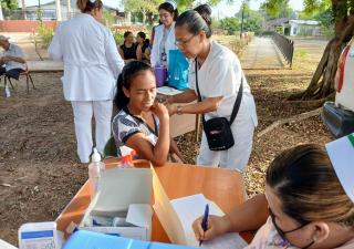 Centro de Salud de Llano de Piedras se beneficia del programa "Amor sobre Ruedas"