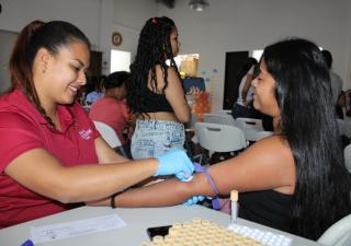 Colocan implantes subdérmicos en el centro de salud de Caimitillo