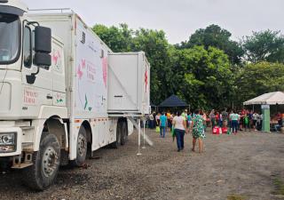 “Amor sobre Ruedas” sigue su recorrido entregando salud en Las Tablas, Río Hondo