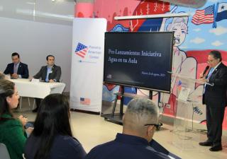 Nueva iniciativa busca mejorar la salud y garantizar acceso a agua potable en centros educativos del país
