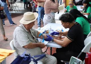 Población se beneficia de feria para manipuladores en Merca Panamá
