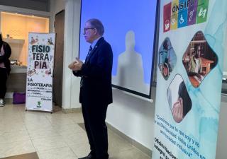 Región Metropolitana capacita a fisioterapeutas en honor a su día