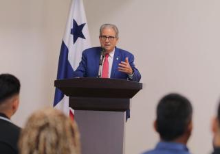 Ministro de Salud participa en la entrega del Premio Productividad del SIP
