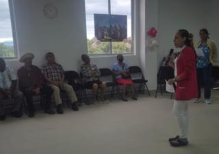 Fortalecen la salud física, emocional y social de los adultos mayores en Antón