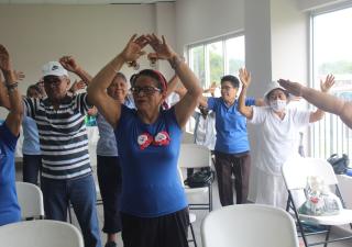 Adultos mayores culminan programa de actividad física contra la obesidad en San Miguelito