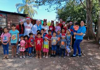 MINSA Los Santos compartió alegría navideña con niños de la comunidad de El Aromo