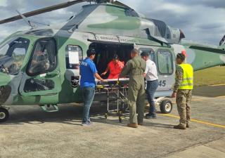 Paciente es trasladada vía aérea desde Ñurum para atención oportuna