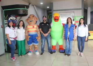 Minsa y CSS  realizan feria de verano y carnaval en Terminal de Transporte de Santiago
