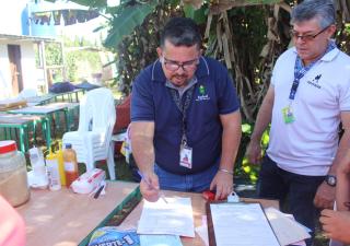  Saneamiento Ambiental decomisa más de 170 libras de productos cárnicos en mal estado en Atalaya