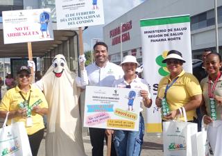 Promoción de la salud en Panamá Norte entrega preservativos y kit carnavaleros