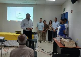 Los Santos impulsa la innovación tecnológica mediante programa de pasantías