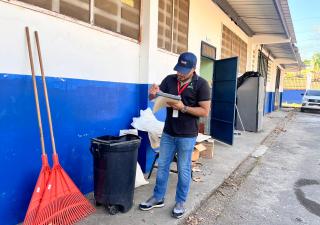 Minsa Los Santos refuerza saneamiento ambiental en centros educativos de Pocrí