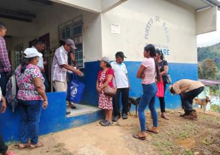 Gira médica beneficia a residentes de Chararé con servicios de salud y prevención