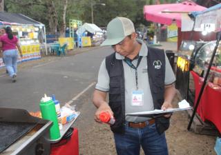 Región de Salud de Veraguas mantiene vigilancia sanitaria en la Feria de Veraguas con sede en Soná