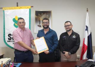 Minsa Veraguas entrega orden de proceder para mejoras en el Puesto de Salud de El Potrero en Calobre