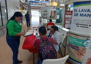 Centro de Salud de Paraíso Ancón conmemora el Día Nacional de la Prueba Rápida de VIH con jornada de prevención en Albrook