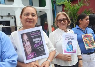 Minsa  participa en cadena humana por la prevención de la explotación comercial y trata de personas
