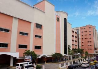 Abuela de paciente desmiente versión difundida en redes sociales y destaca atención recibida en el Hospital Santo Tomás