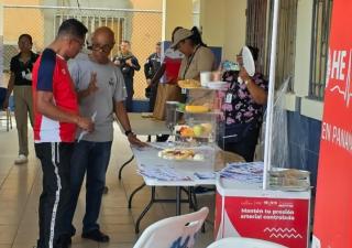 Minsa lleva feria al  Centro educativo básico general San Miguel Febres Cordero