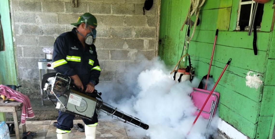 Minsa entrega 85 mosquiteros y agua a moradores de El Bajito de San Miguel en Penonomé